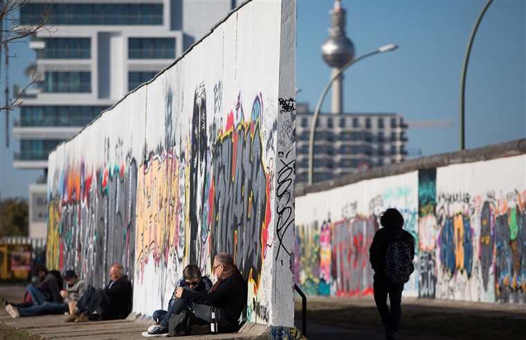 30 years after Berlin Wall, we need fewer — not more — barriers